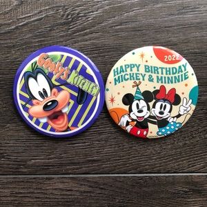 Disney Disneyland Goofy’s kitchen & Mickey and Minnie’s birthday button pins